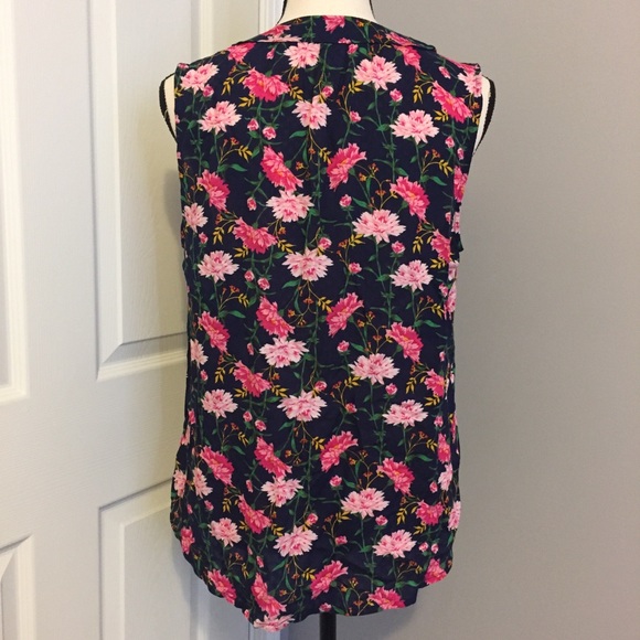 OLD NAVY Sleeveless V-neck Floral Print Top - Picture 2 of 4
